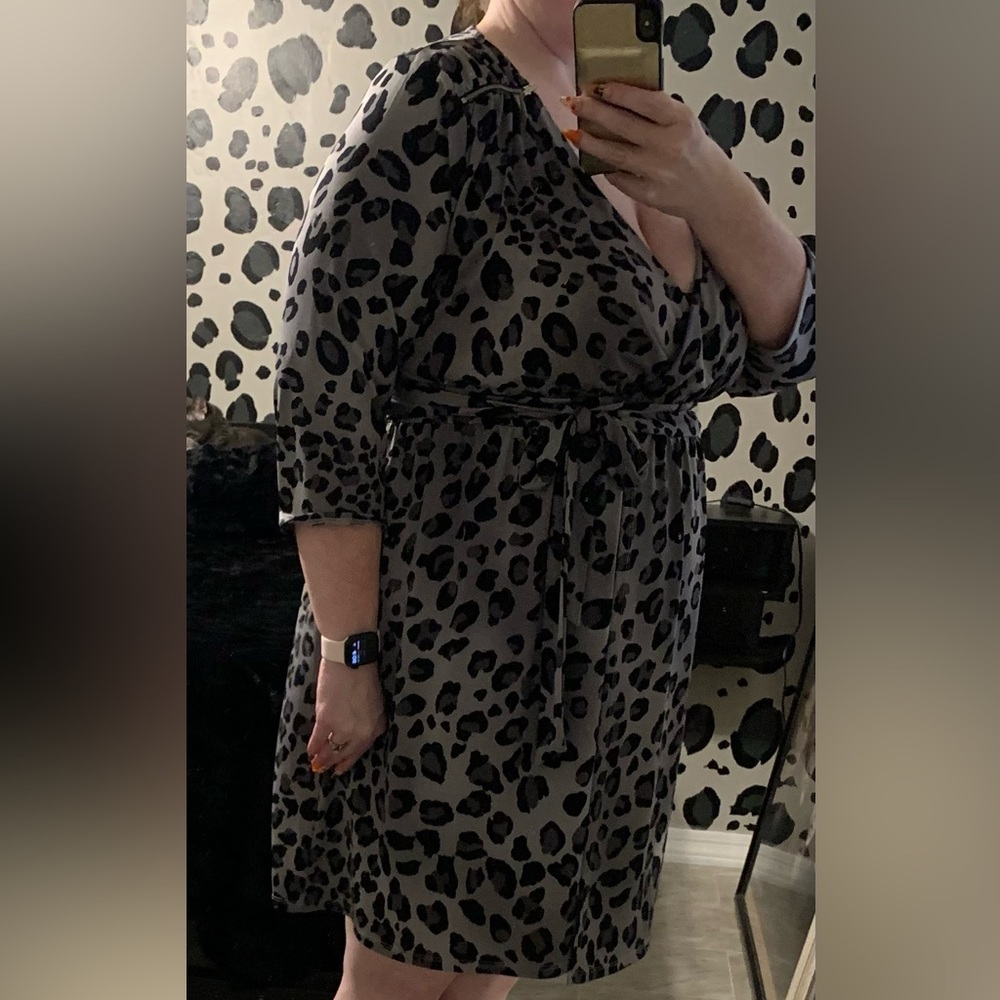 Lane Bryant size 18/20 wrap snow leopard dress with zipper detail